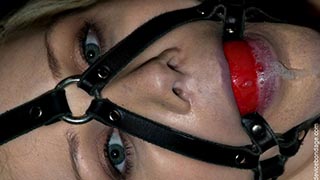 hot-feet-blonde-bondage-live